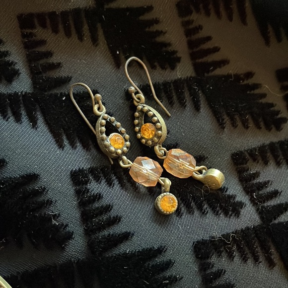 Collection of vintage post and french wire earrings. All costume. All pretty!! - Picture 5 of 7